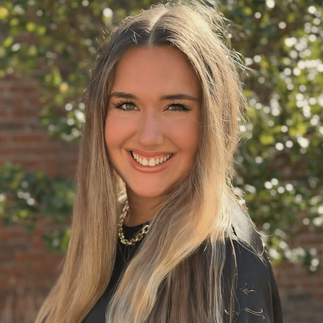 a close up of a woman